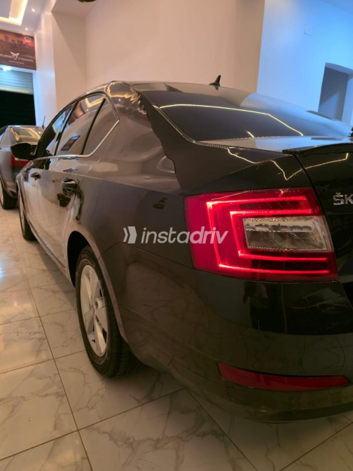 سكودا اوكتافيا A7 2015 أسود أوتوماتيك مستعملة للبيع في الغربية - 5