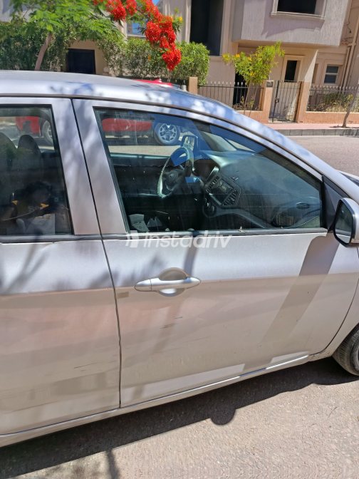 Kia Picanto 2017 Silver Automatic Used for Sale in Alexandria - 5