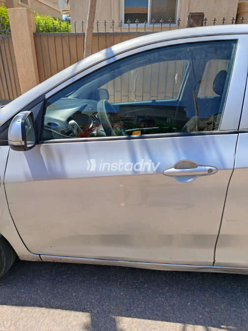 Kia Picanto 2017 Silver Automatic Used for Sale in Alexandria - 10