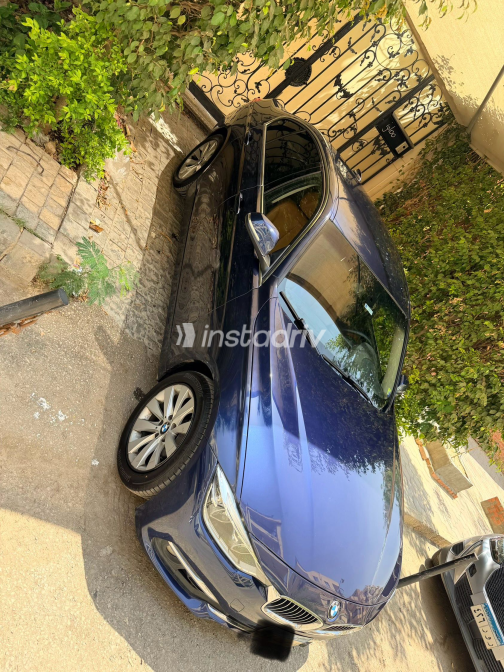 بي ام دبليو 318 2019 أزرق أوتوماتيك مستعملة للبيع في شيراتون - 1