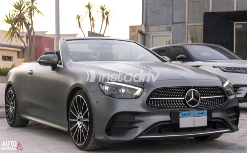 مرسيدس E 300 2021 رمادي أوتوماتيك مستعملة للبيع في القاهرة - 3