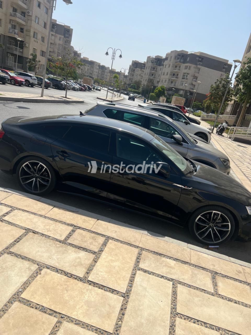 اودي A5 2024 أسود أوتوماتيك مستعملة للبيع في مدينتى - 3