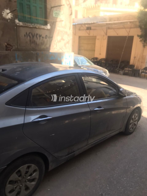 هيونداي اكسنت 2019 رمادي أوتوماتيك مستعملة للبيع في الإسكندرية - 2