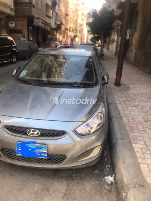هيونداي اكسنت 2019 رمادي أوتوماتيك مستعملة للبيع في الإسكندرية - 3