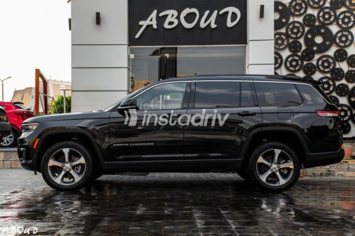 Jeep Grand Cherokee 2025 Black Automatic Used for Sale in Cairo - 4