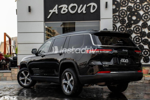 Jeep Grand Cherokee 2025 Black Automatic Used for Sale in Cairo - 7