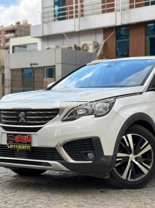 بيجو 5008 2019 أبيض أوتوماتيك مستعملة للبيع في القاهرة - 6
