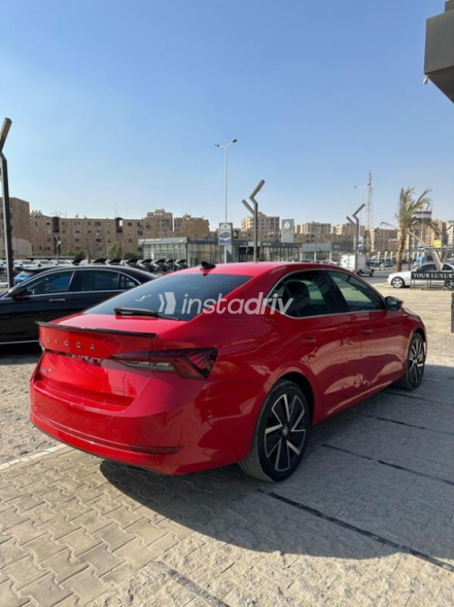 سكودا اوكتافيا 2021 أحمر أوتوماتيك مستعملة للبيع في القاهرة - 6