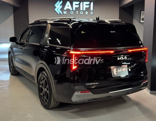 Kia Carnival 2024 Black Automatic Used for Sale in Cairo - 3