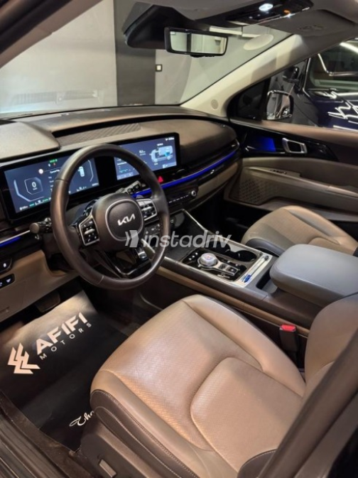 Kia Carnival 2024 Black Automatic Used for Sale in Cairo - 7