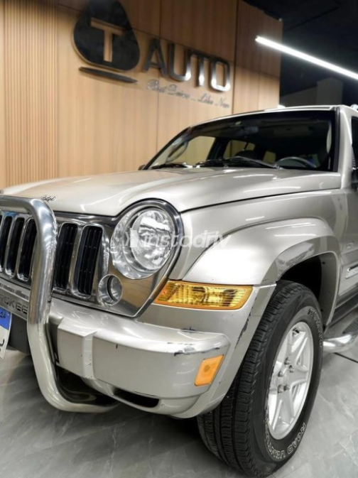 Jeep Liberty 2007 Gray Automatic Used for Sale in Cairo - 3