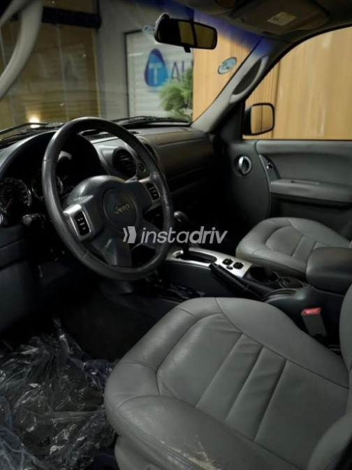 Jeep Liberty 2007 Gray Automatic Used for Sale in Cairo - 9