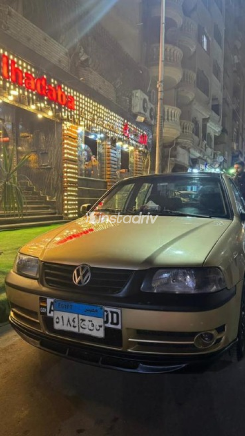 Volkswagen Pointer 2004 Gold Manual Used for Sale in Alexandria - 1