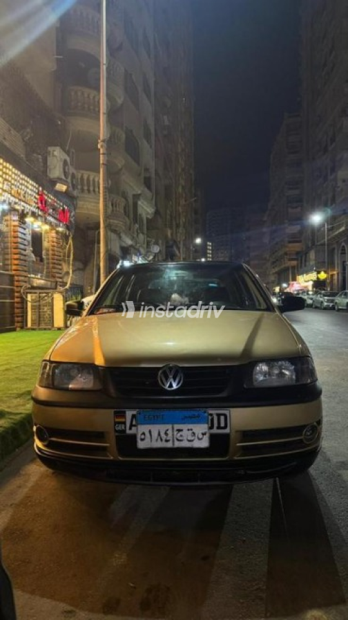 Volkswagen Pointer 2004 Gold Manual Used for Sale in Alexandria - 3
