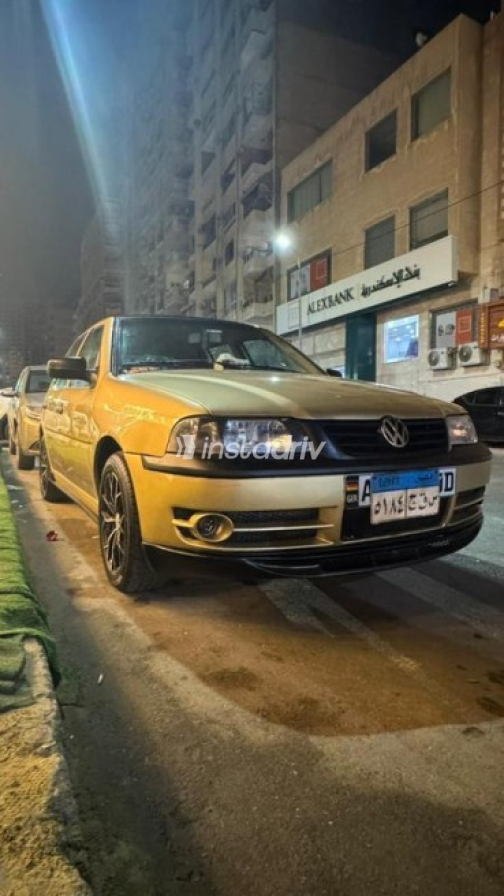 Volkswagen Pointer 2004 Gold Manual Used for Sale in Alexandria - 4