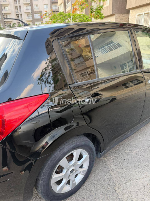 Nissan Tiida 2013 Black Automatic Used for Sale in Madinaty - 2