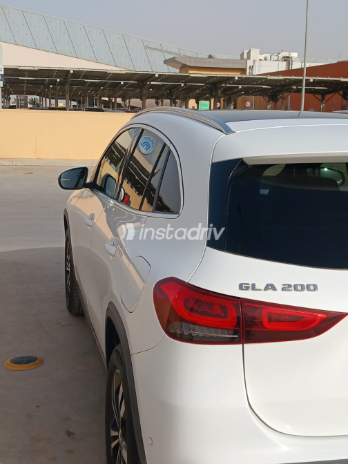 مرسيدس GLA 200 2022 أبيض أوتوماتيك مستعملة للبيع في الجيزة - 4