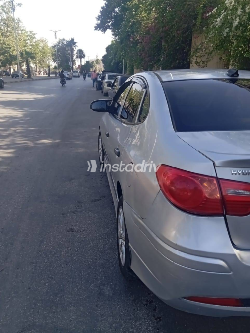 هيونداي إلنترا 2019 رمادي أوتوماتيك مستعملة للبيع في الجيزة - 3