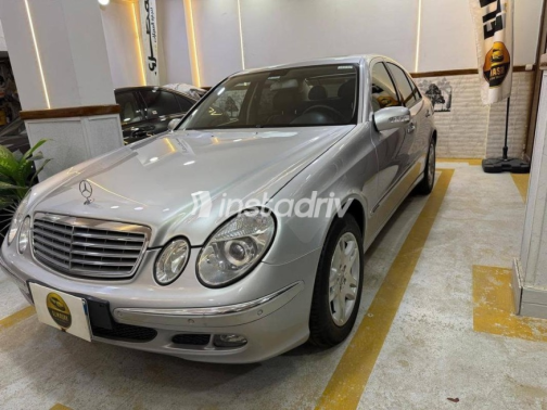 Mercedes E 280 2006 Silver Automatic Used for Sale in Cairo - 2