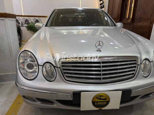 Mercedes E 280 2006 Silver Automatic Used for Sale in Cairo - 3