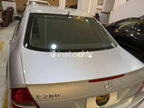 Mercedes E 280 2006 Silver Automatic Used for Sale in Cairo - 7