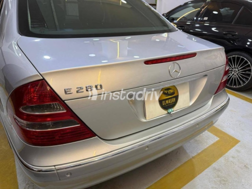Mercedes E 280 2006 Silver Automatic Used for Sale in Cairo - 8
