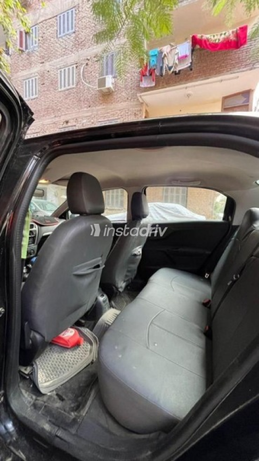Peugeot 301 2015 Black Automatic Used for Sale in Helwan - 5