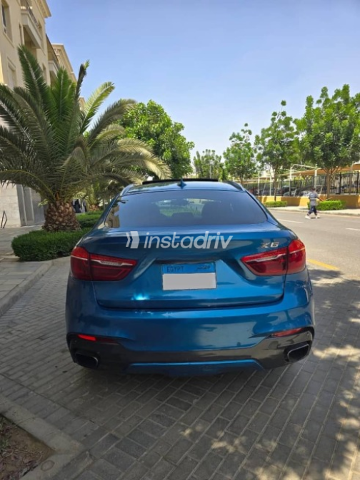 بي ام دبليو X6 2019 أزرق غامق يدوي مستعملة للبيع في القاهرة - 4