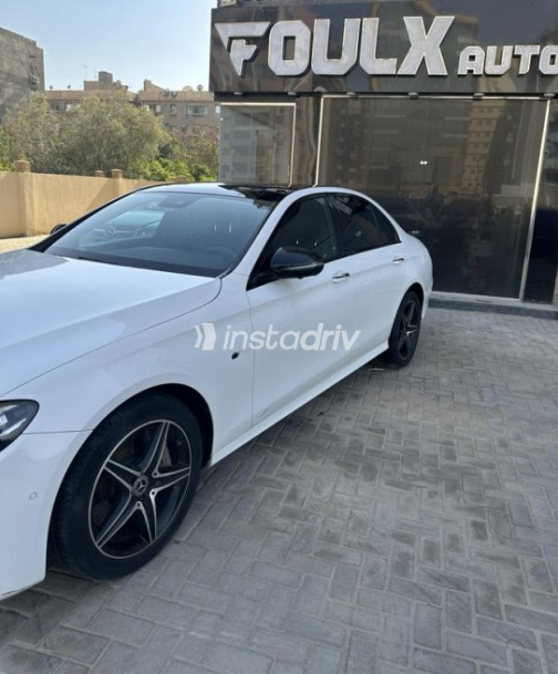 Mercedes E 350 2018 White Automatic Used for Sale in Cairo - 4