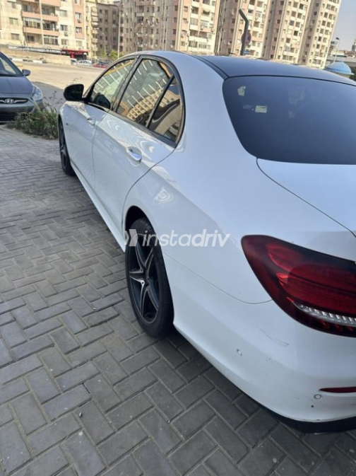 Mercedes E 350 2018 White Automatic Used for Sale in Cairo - 9