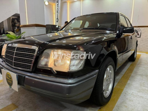 مرسيدس E 200 1994 أسود أوتوماتيك مستعملة للبيع في القاهرة - 2