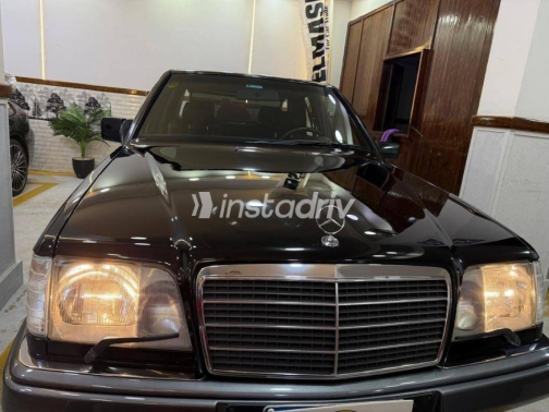 مرسيدس E 200 1994 أسود أوتوماتيك مستعملة للبيع في القاهرة - 3
