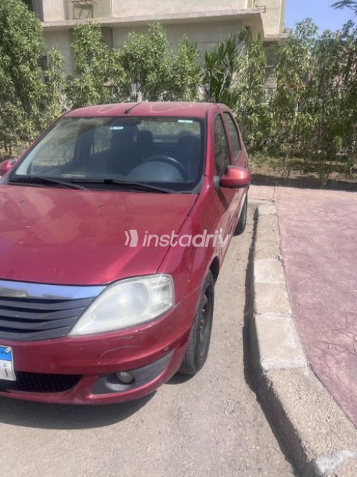 Renault Logan 2013 Dark Red Manual Used for Sale in Cairo - 7