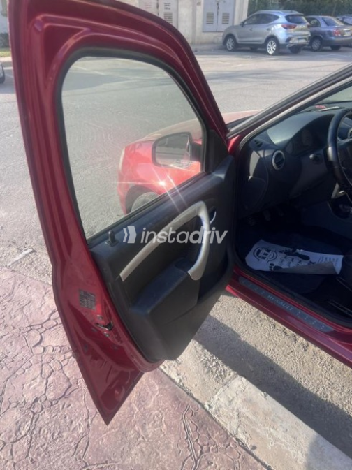 Renault Logan 2013 Dark Red Manual Used for Sale in Cairo - 9