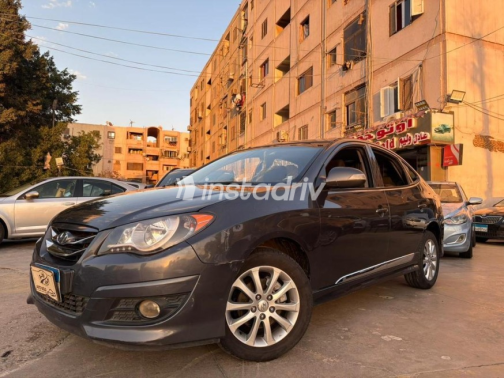 Hyundai Elantra 2018 Gray Manual Used for Sale in Nasr city - 2