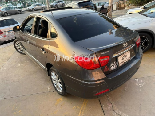 Hyundai Elantra 2018 Gray Manual Used for Sale in Nasr city - 5
