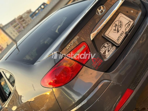 Hyundai Elantra 2018 Gray Manual Used for Sale in Nasr city - 6