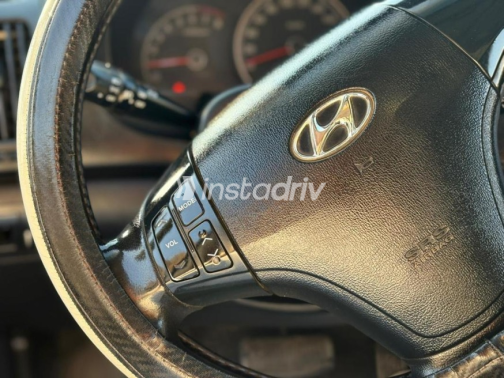 Hyundai Elantra 2018 Gray Manual Used for Sale in Nasr city - 7
