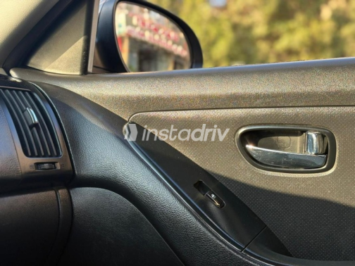 Hyundai Elantra 2018 Gray Manual Used for Sale in Nasr city - 10