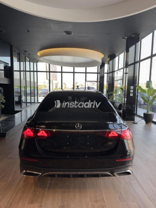 Mercedes E 200 2024 Black Automatic Used for Sale in Sheikh Zayed City - 4