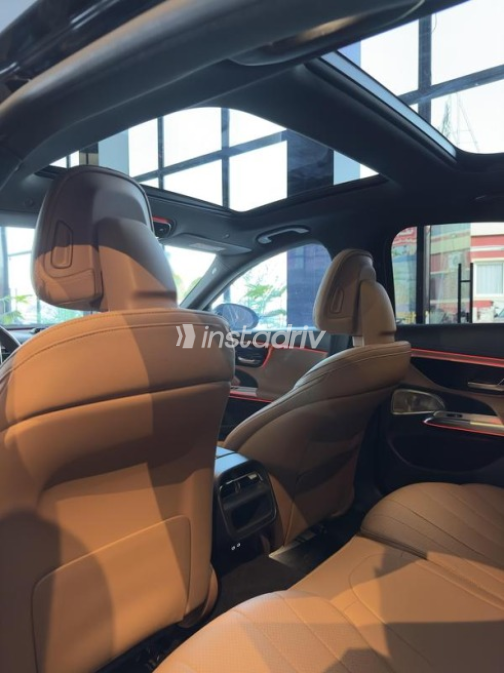 Mercedes E 200 2024 Black Automatic Used for Sale in Sheikh Zayed City - 6