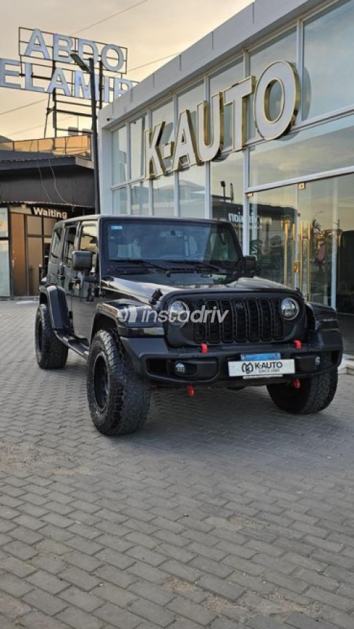 Jeep Wrangler 2016 Black Automatic Used for Sale in Sheikh Zayed City - 2