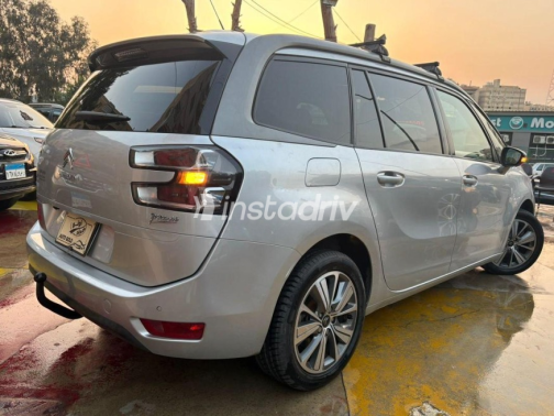 Citroën C4 2017 White Automatic Used for Sale in Nasr city - 4