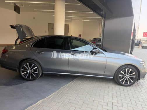 Mercedes E 300 2022 Gray Automatic Used for Sale in Maadi - 4