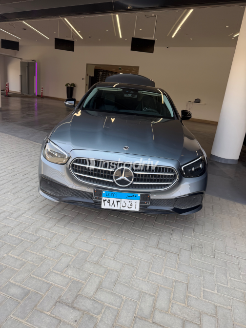 Mercedes E 300 2022 Gray Automatic Used for Sale in Maadi - 9