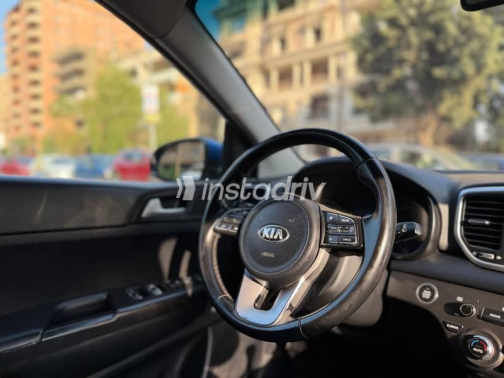 كيا سبورتاج 2021 أزرق غامق أوتوماتيك مستعملة للبيع في القاهرة - 3