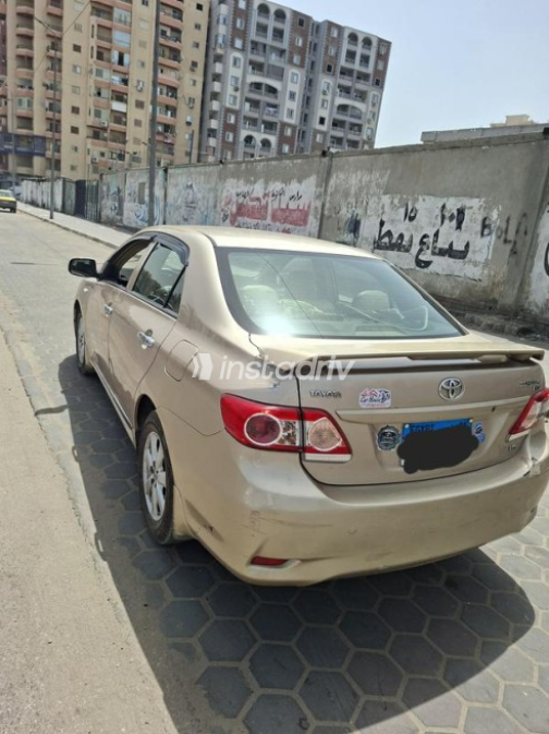 تويوتا كورولا 2011 ذهبي أوتوماتيك مستعملة للبيع في الإسكندرية - 2