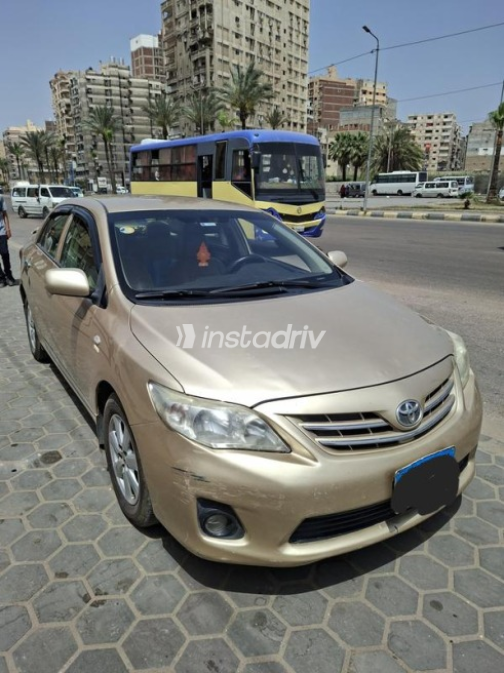 تويوتا كورولا 2011 ذهبي أوتوماتيك مستعملة للبيع في الإسكندرية - 4