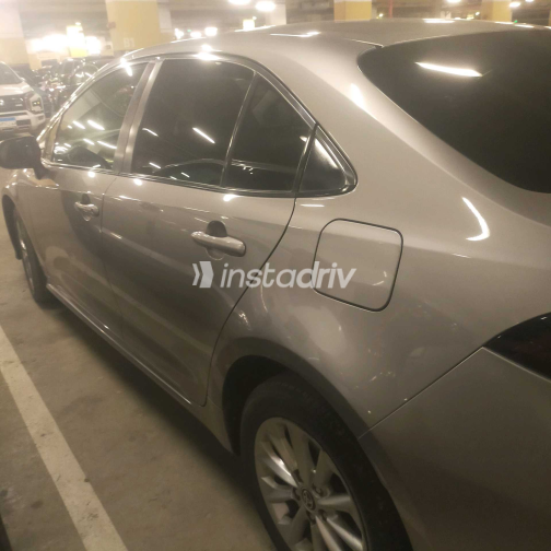 تويوتا كورولا 2021 فضي CVT مستعملة للبيع في الهرم - 4