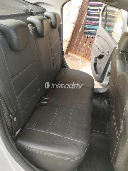 Renault Logan 2020 Silver Automatic Used for Sale in Nasr city - 4